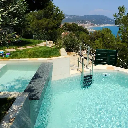 Aurora Marina Villa *