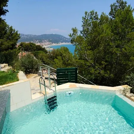 Aurora Marina Villa *